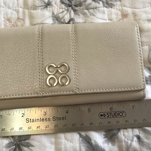 Coach, vintage cream coloured wallet - Picture 1 of 8